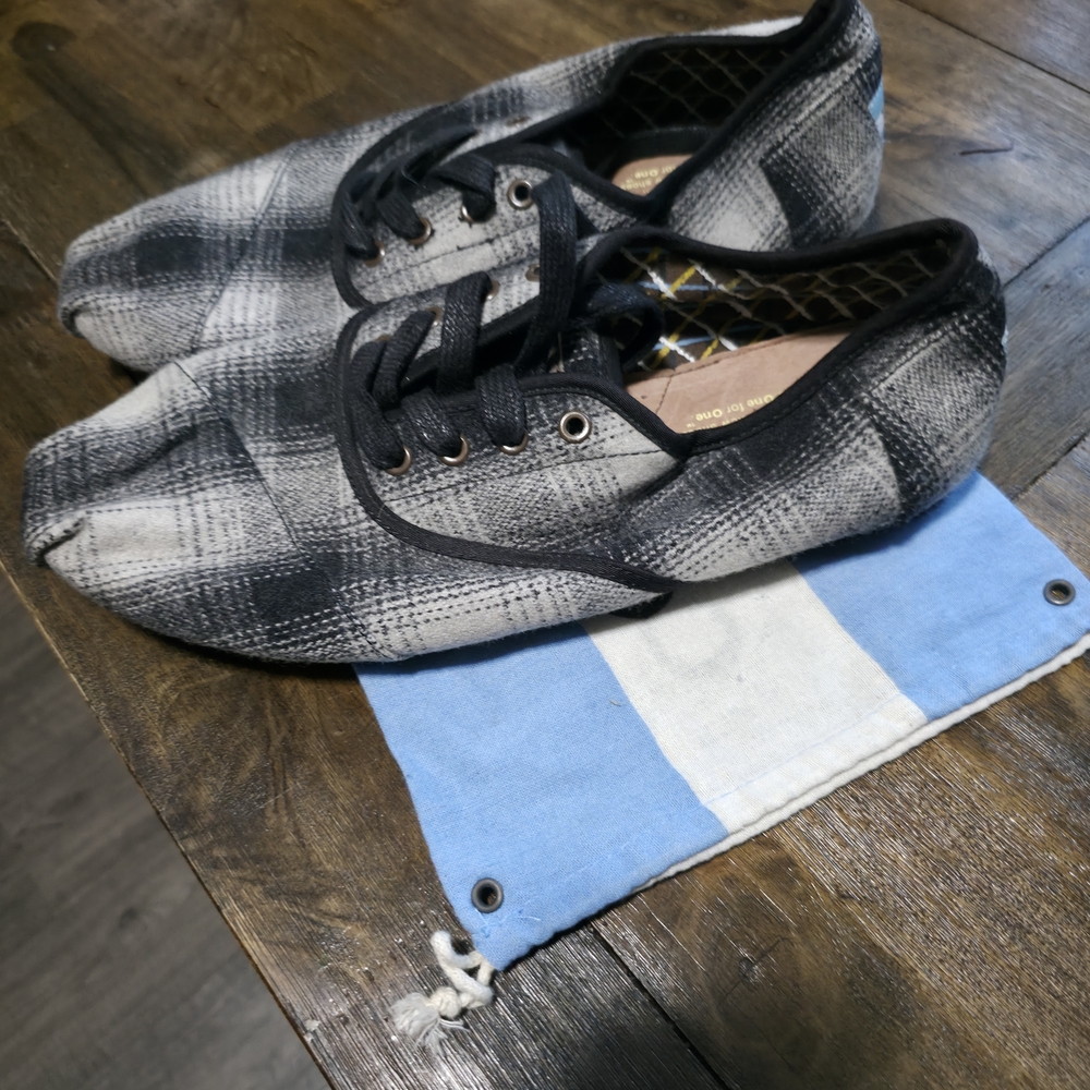 Toms Black and Gray Lace-Up Shoes